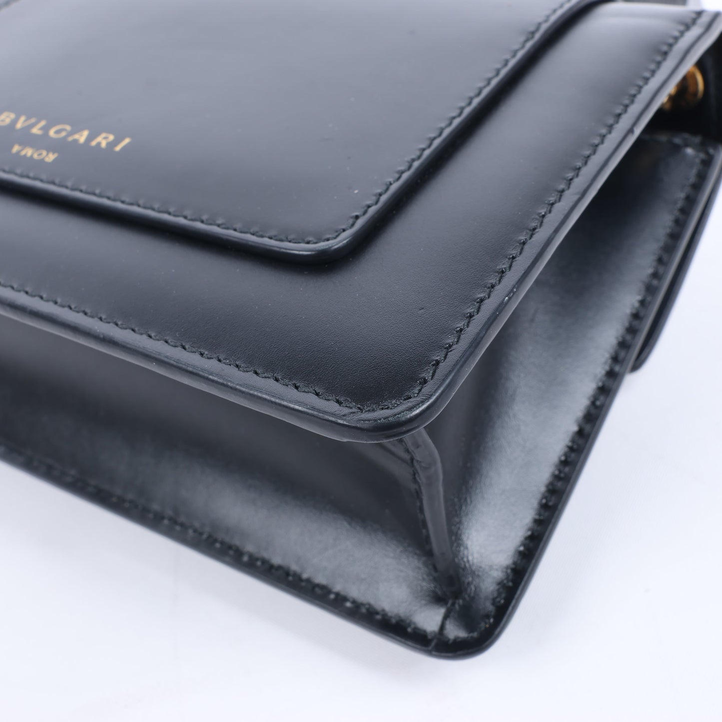 Sac à main en cuir Serpenti Bvlgari × Alexander Wang, noir