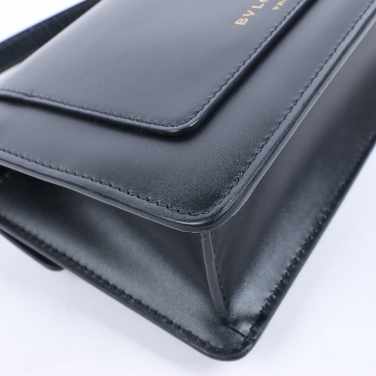 Sac à main en cuir Serpenti Bvlgari × Alexander Wang, noir