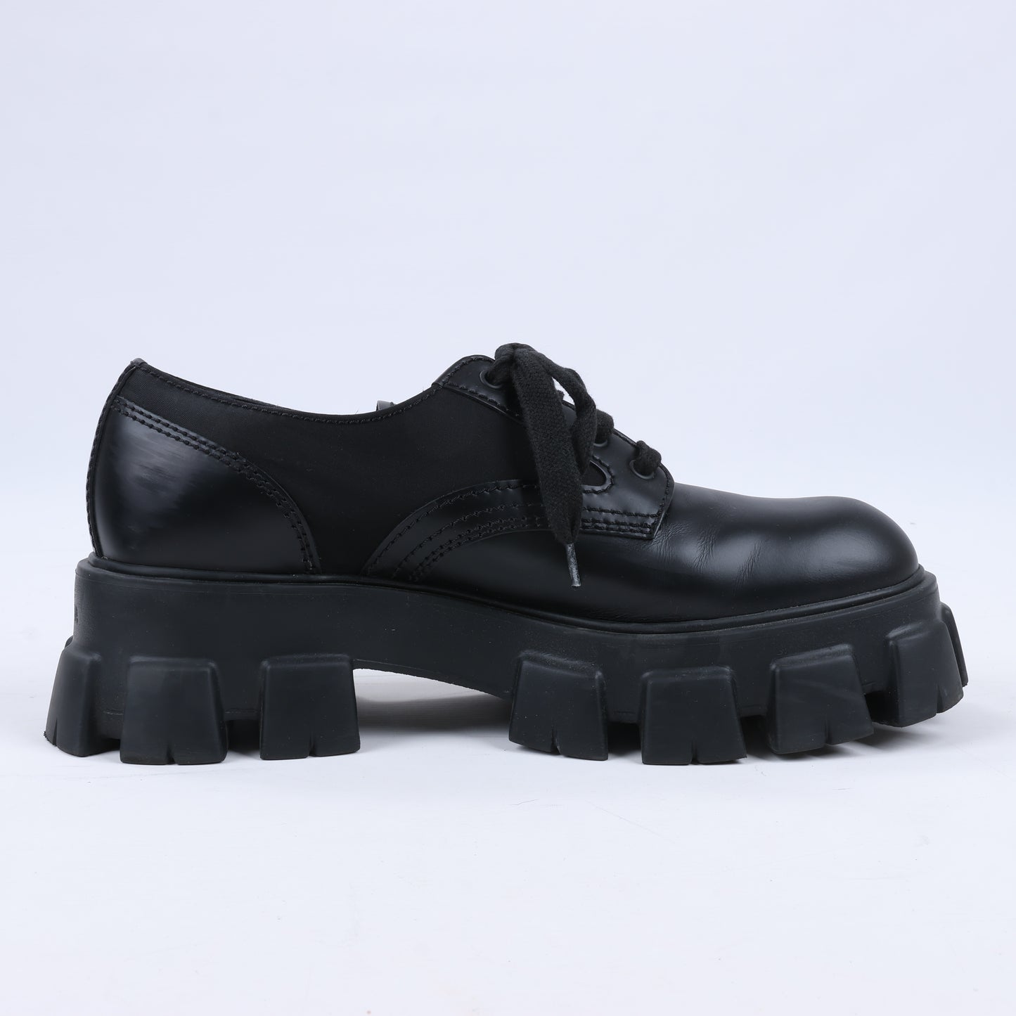Prada Monolith Nylon & Leder Loafer in Schwarz 2EE342, Größe 42 EU