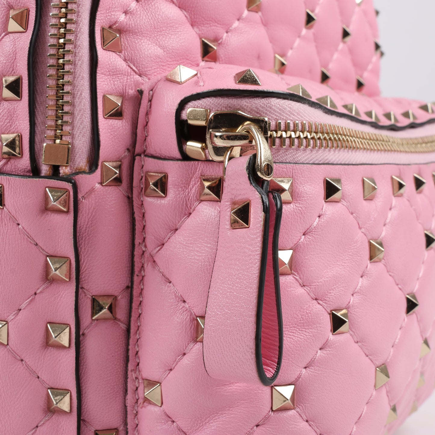 Valentino Garavani – Rockstud Spike – 2-Wege-Rucksack aus rosa Leder