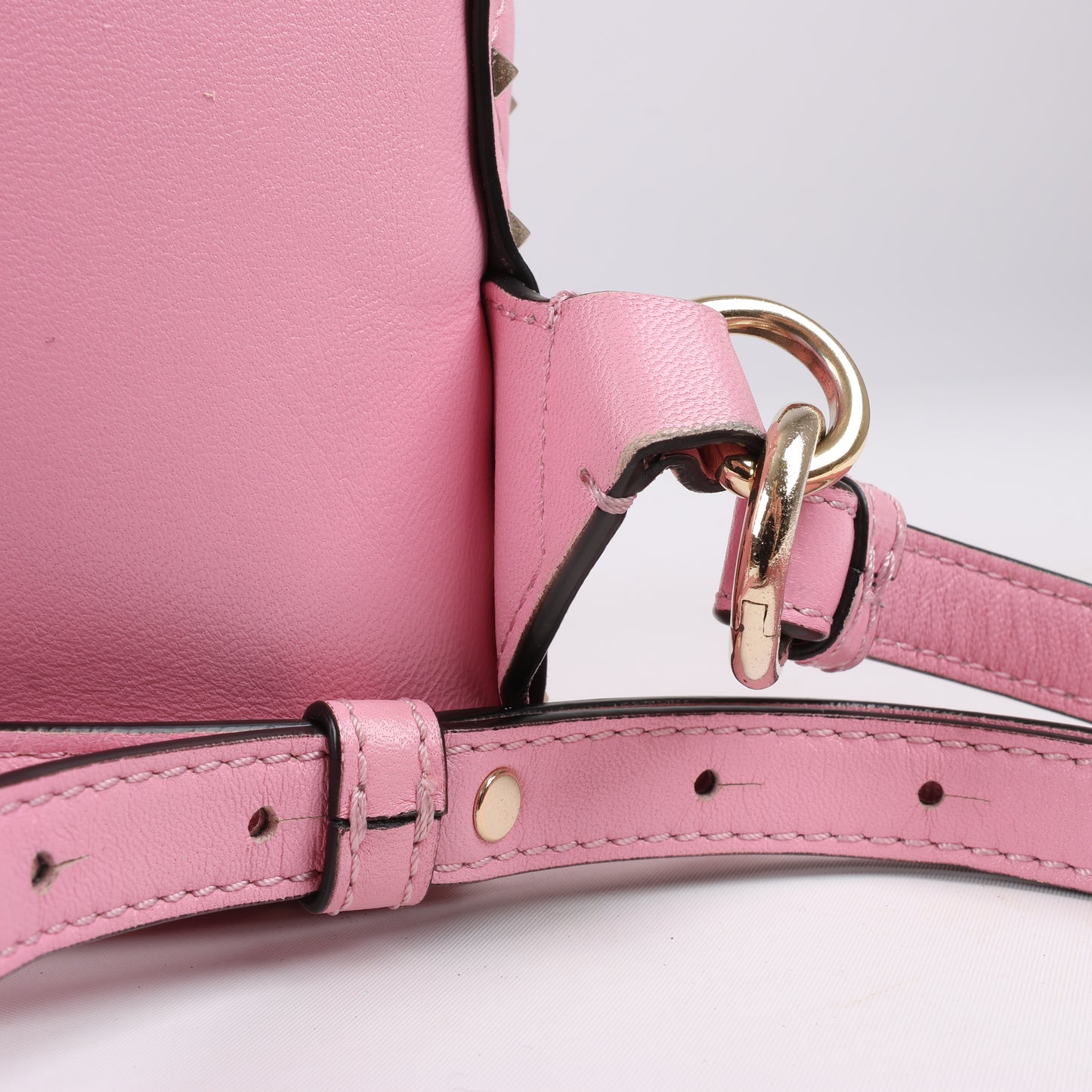 Valentino Garavani – Rockstud Spike – 2-Wege-Rucksack aus rosa Leder