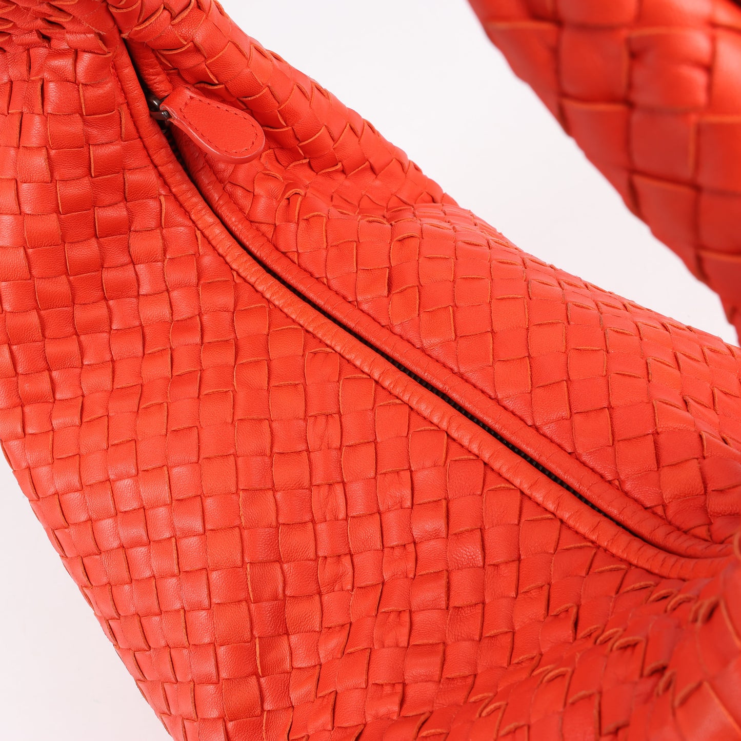 Bottega Veneta Intrecciato Hobo Leder Umhängetasche in Rot