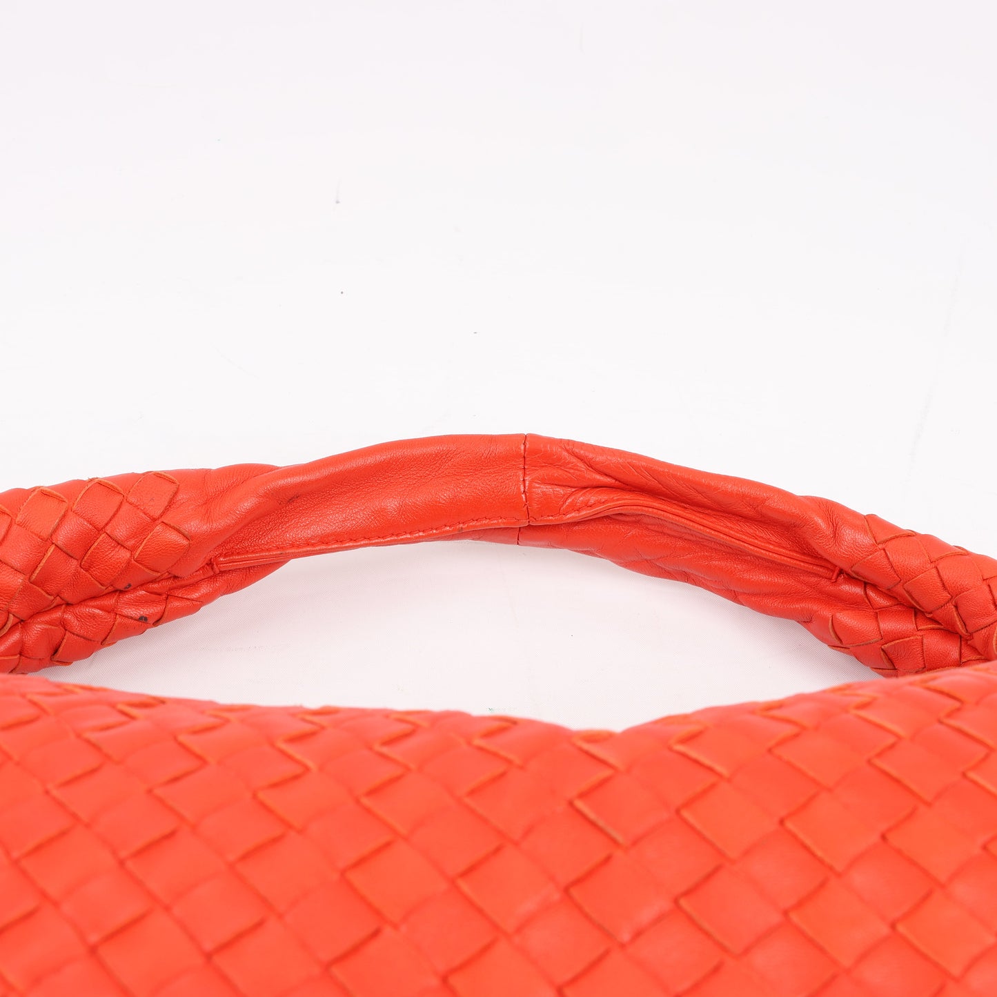 Bottega Veneta Intrecciato Hobo Leder Umhängetasche in Rot