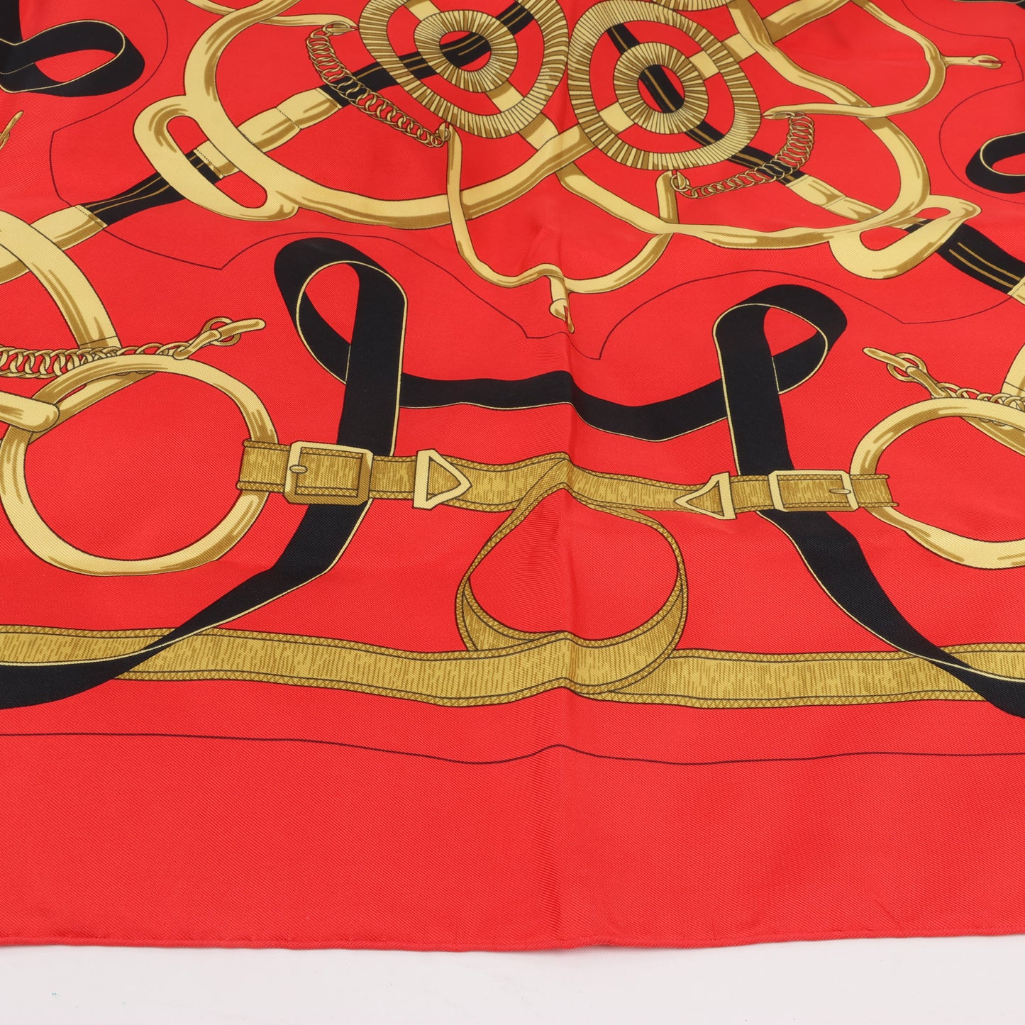Hermès Carré 90 „Eperon d'or“ Seidentaschentuch in Rot