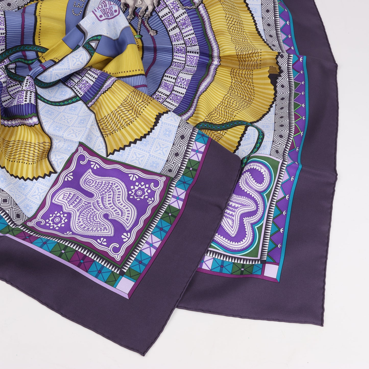 Hermès Carré 90 „CENT PLIS DES MIAO“ Schal aus 100 % Seide in Lila