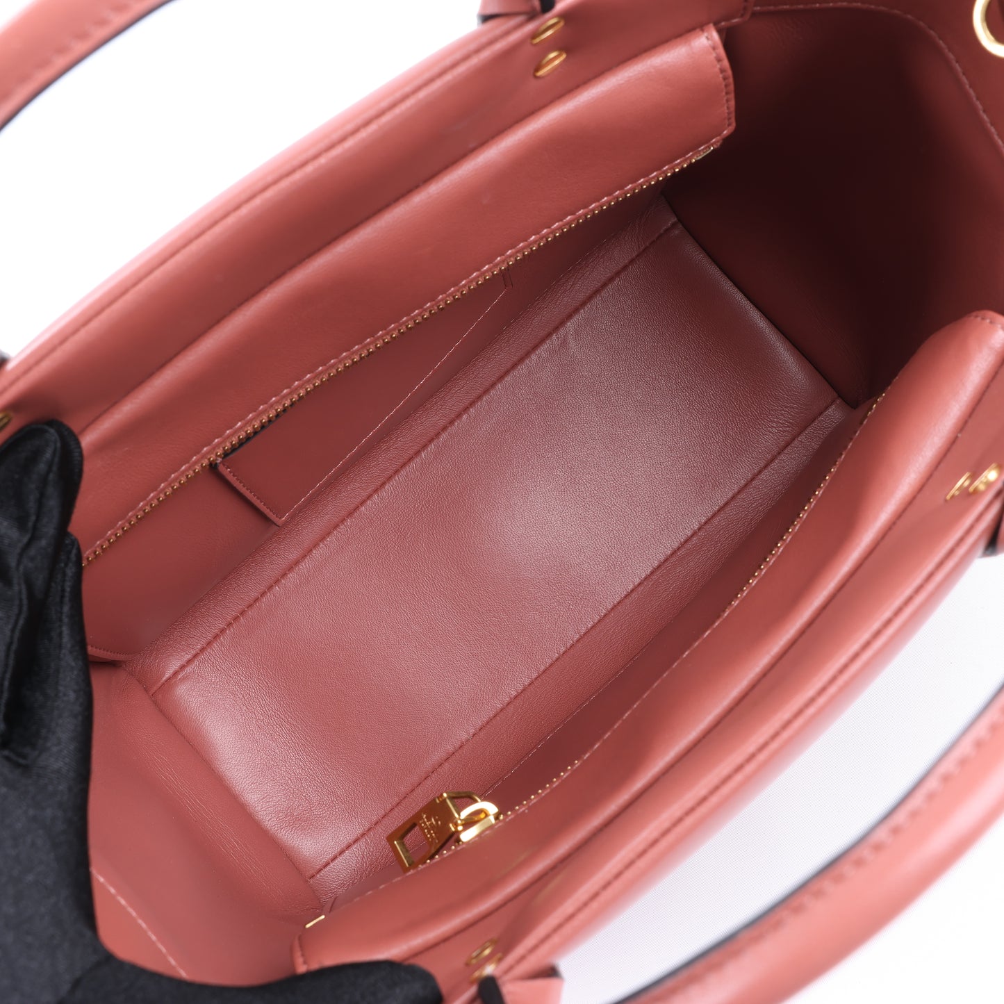 Valentino Garavani – One Studs – 2-Wege-Schultertasche aus Leder in Kastanienbraun