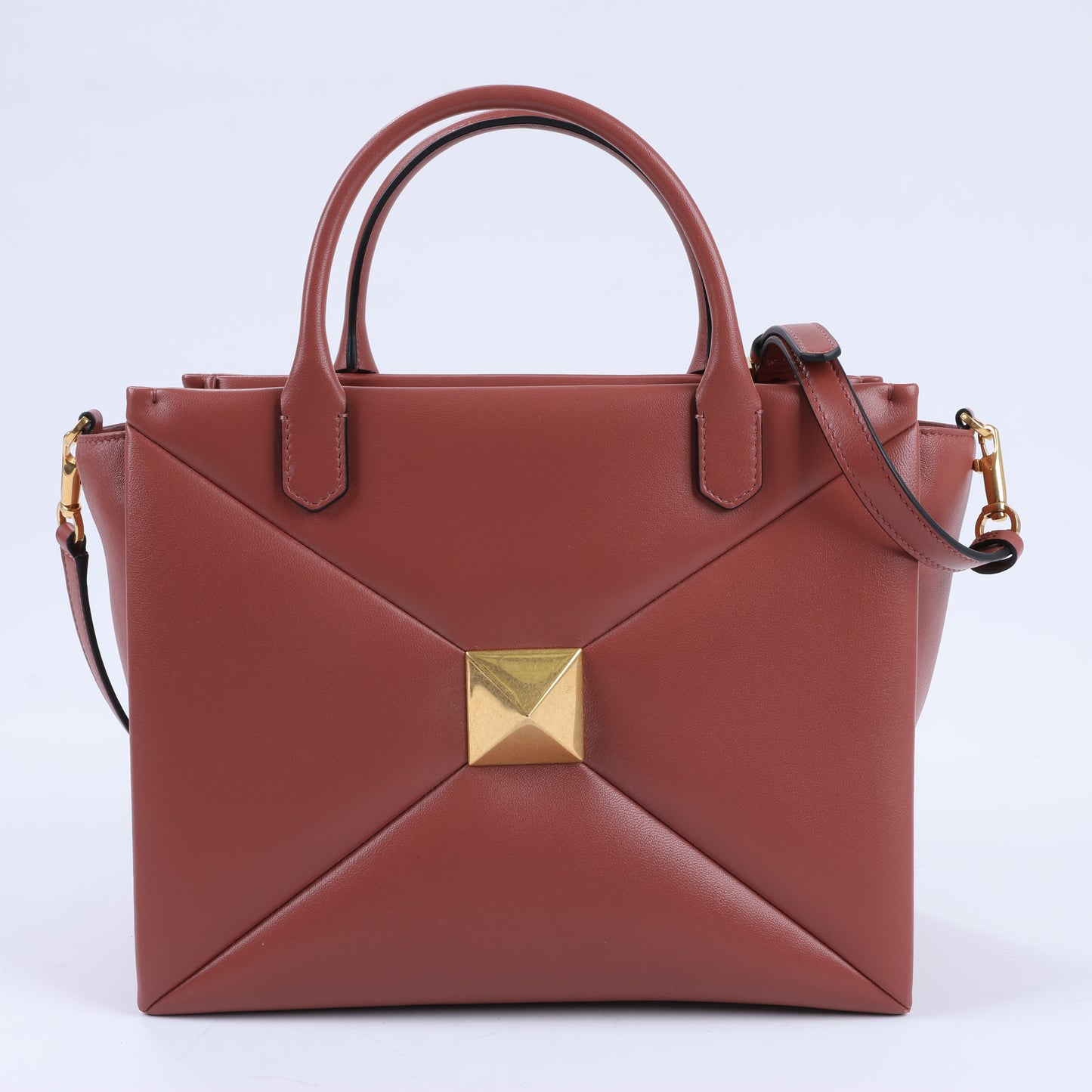 Valentino Garavani – One Studs – 2-Wege-Schultertasche aus Leder in Kastanienbraun