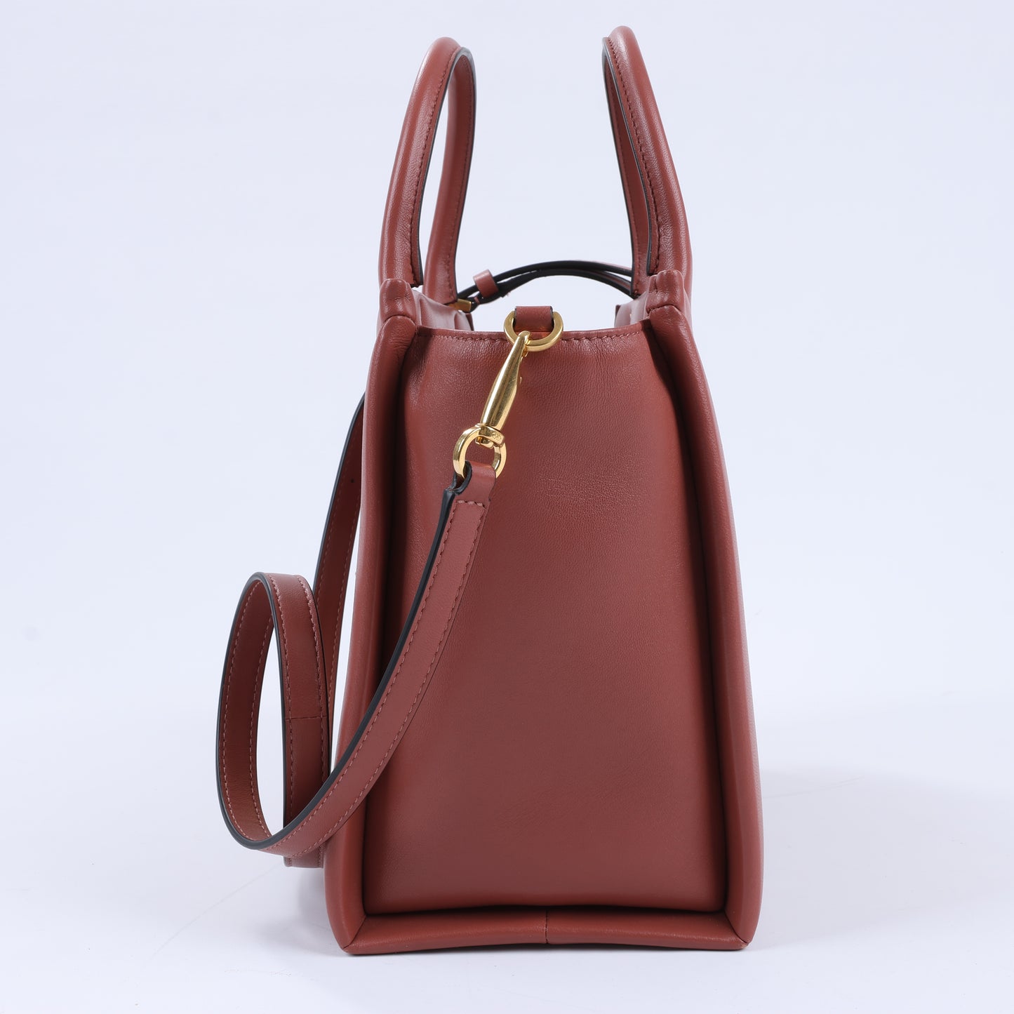 Valentino Garavani – One Studs – 2-Wege-Schultertasche aus Leder in Kastanienbraun