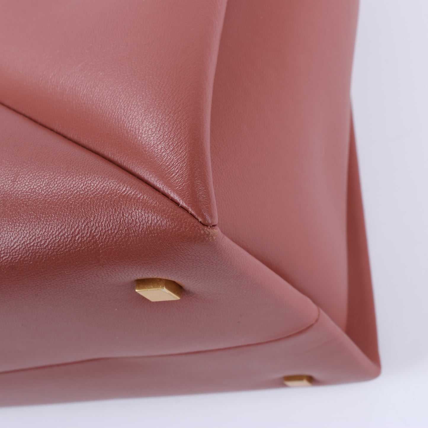 Valentino Garavani – One Studs – 2-Wege-Schultertasche aus Leder in Kastanienbraun