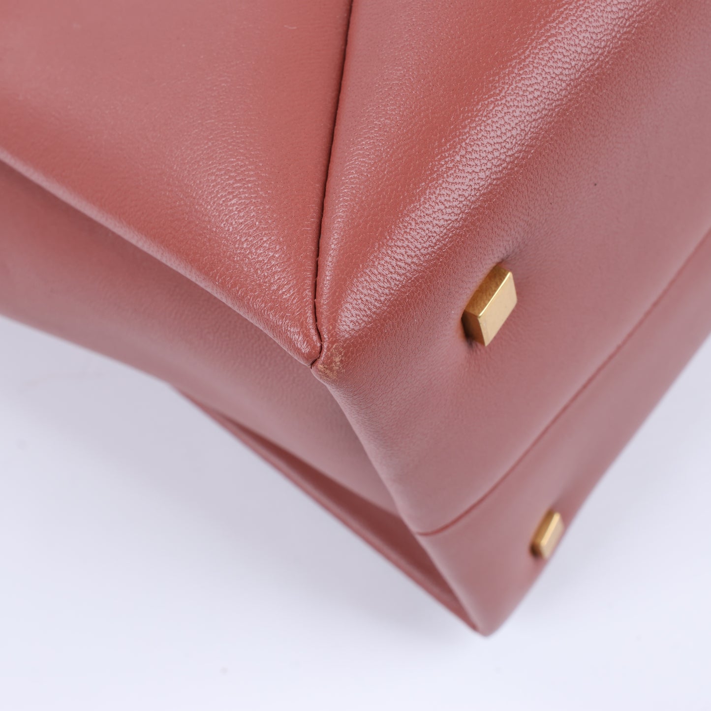 Valentino Garavani – One Studs – 2-Wege-Schultertasche aus Leder in Kastanienbraun