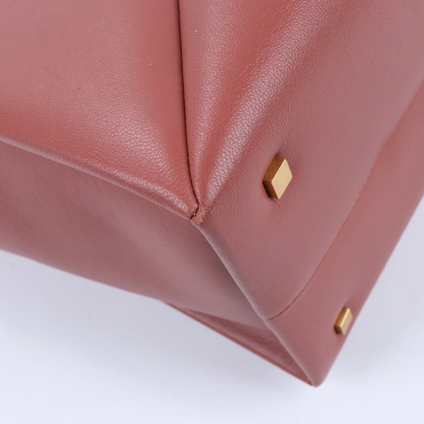 Valentino Garavani – One Studs – 2-Wege-Schultertasche aus Leder in Kastanienbraun