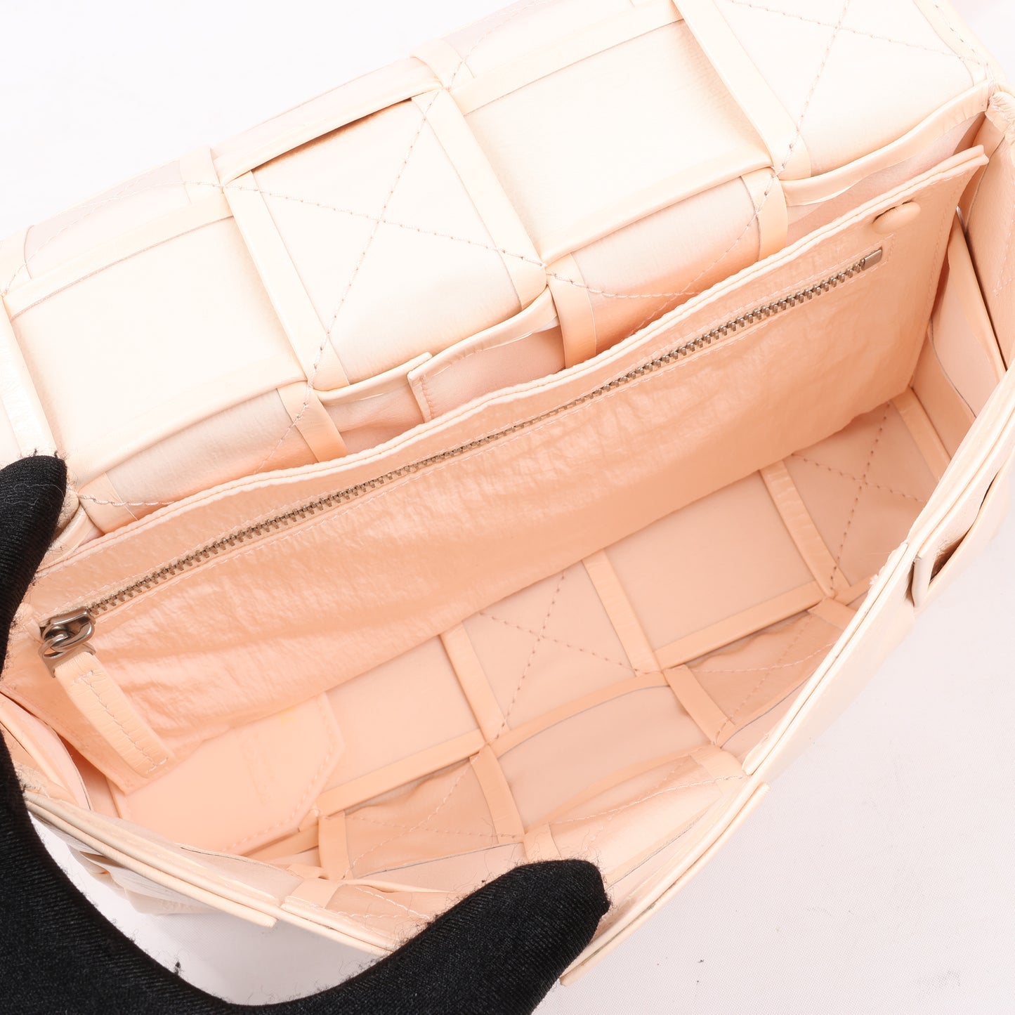 Bottega Veneta Maxi Intrecciato Kassetten-Umhängetasche aus Leder in Puderbeige