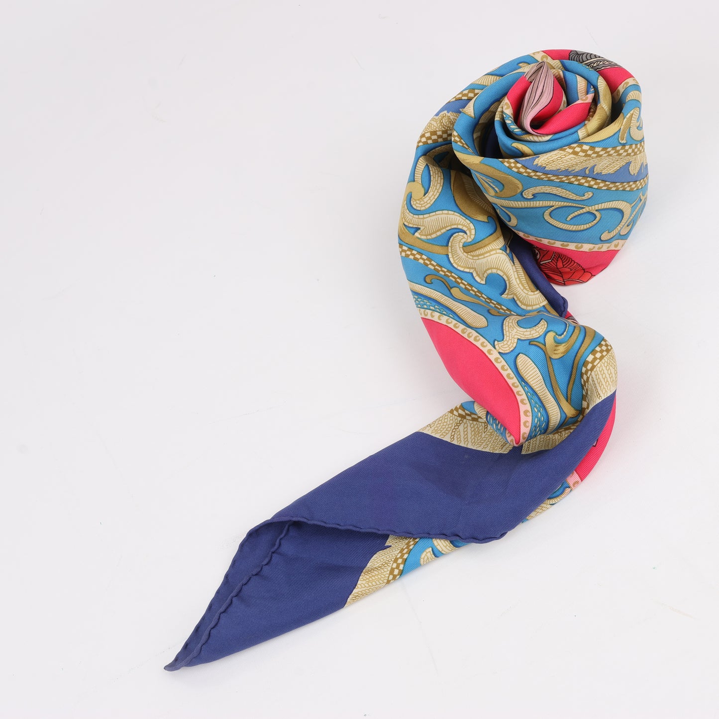 Hermès Carré 90 "LA PRESENTATION" 100% Silk Scarf in Navy Blue