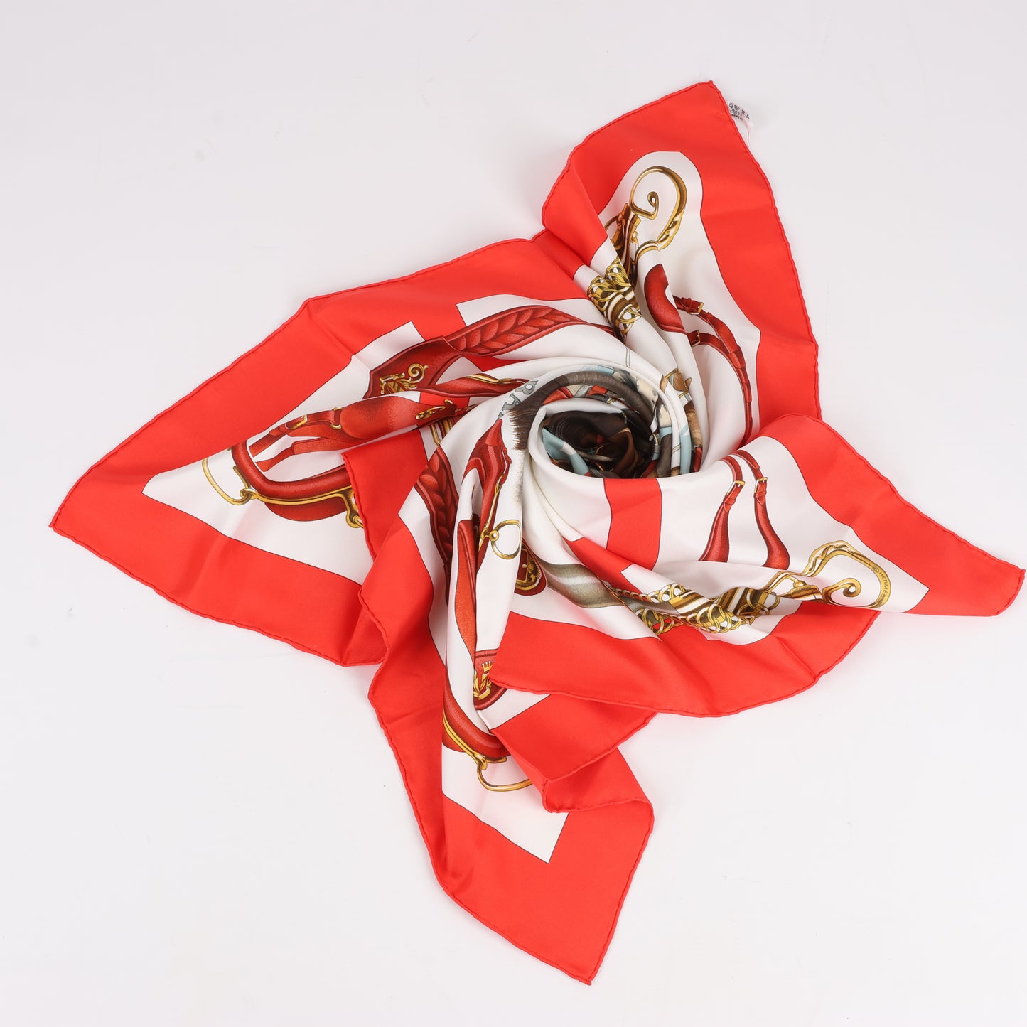 Hermès Carré 90 "ATTELAGE EN ARBALETE" 100% Silk Scarf in Red