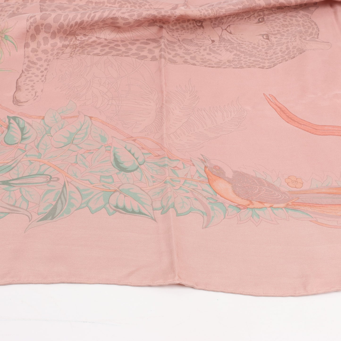 Hermès Carré 90 „JUNGLE LOVE“ 100% Seidenschal in Pink