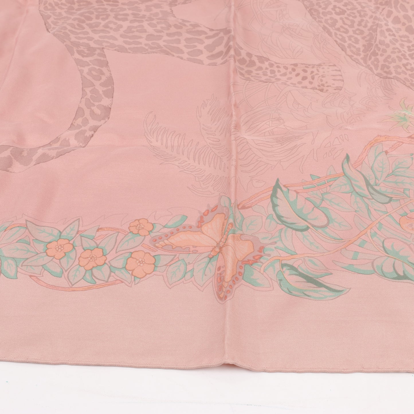 Hermès Carré 90 „JUNGLE LOVE“ 100% Seidenschal in Pink