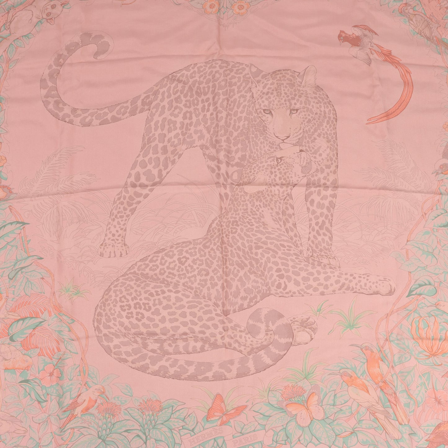 Hermès Carré 90 „JUNGLE LOVE“ 100% Seidenschal in Pink