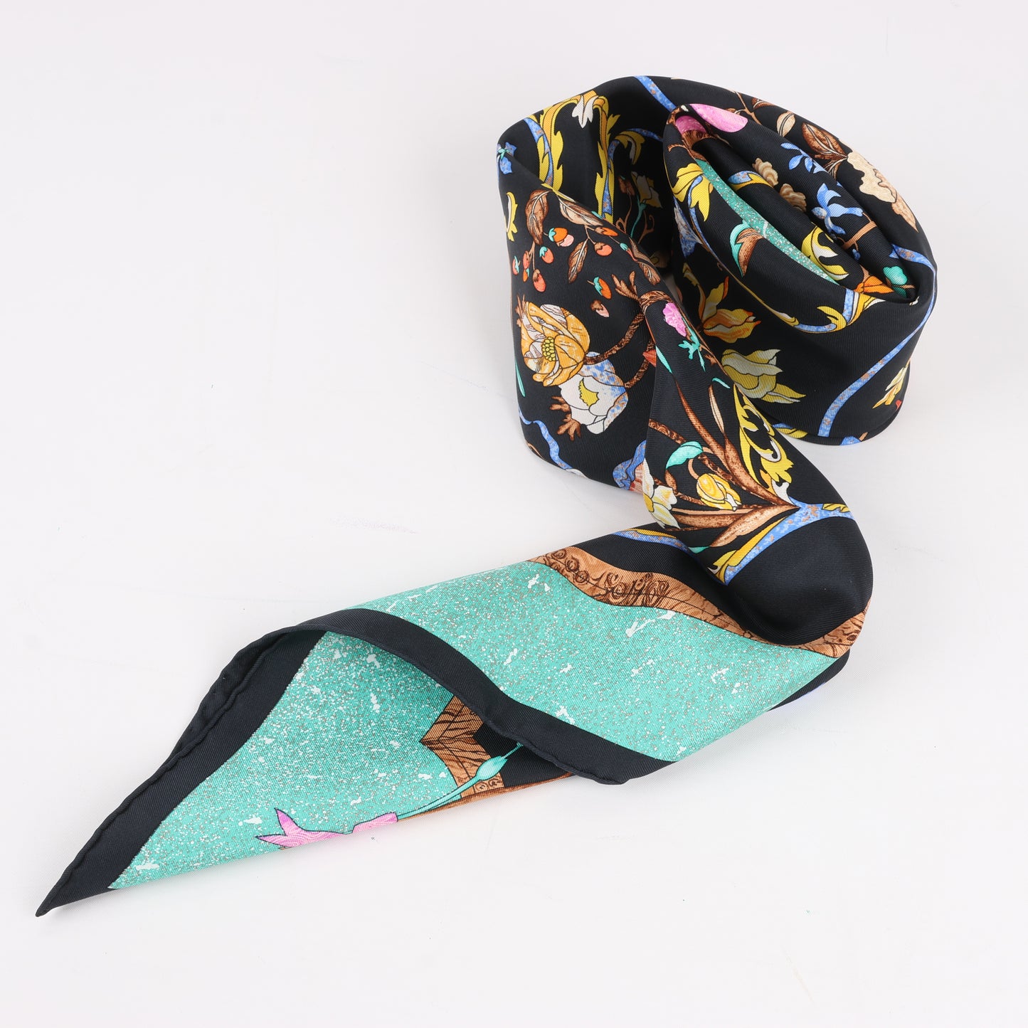 Hermès Carré 90 "PIERRES d' ORIENT et d' OCCIDENT" 100% Silk Scarf in Black x Green
