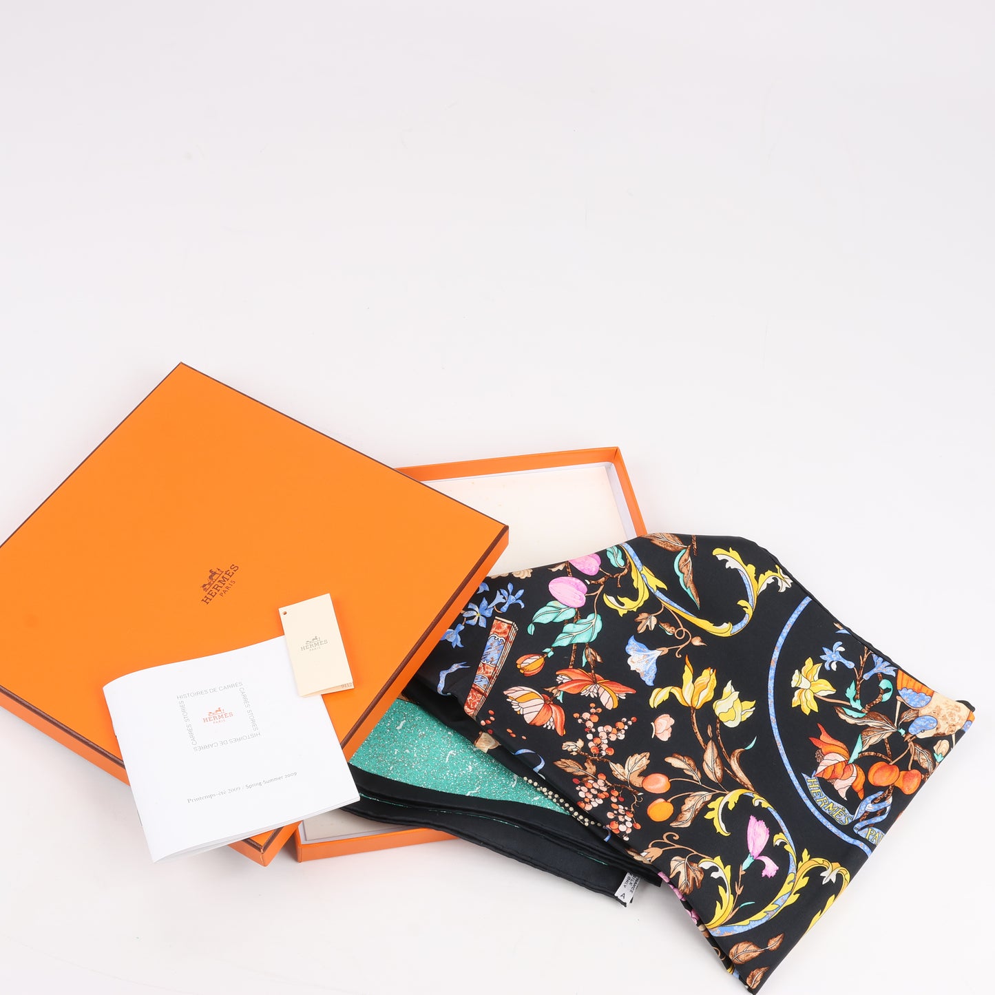 Hermès Carré 90 "PIERRES d' ORIENT et d' OCCIDENT" 100% Silk Scarf in Black x Green