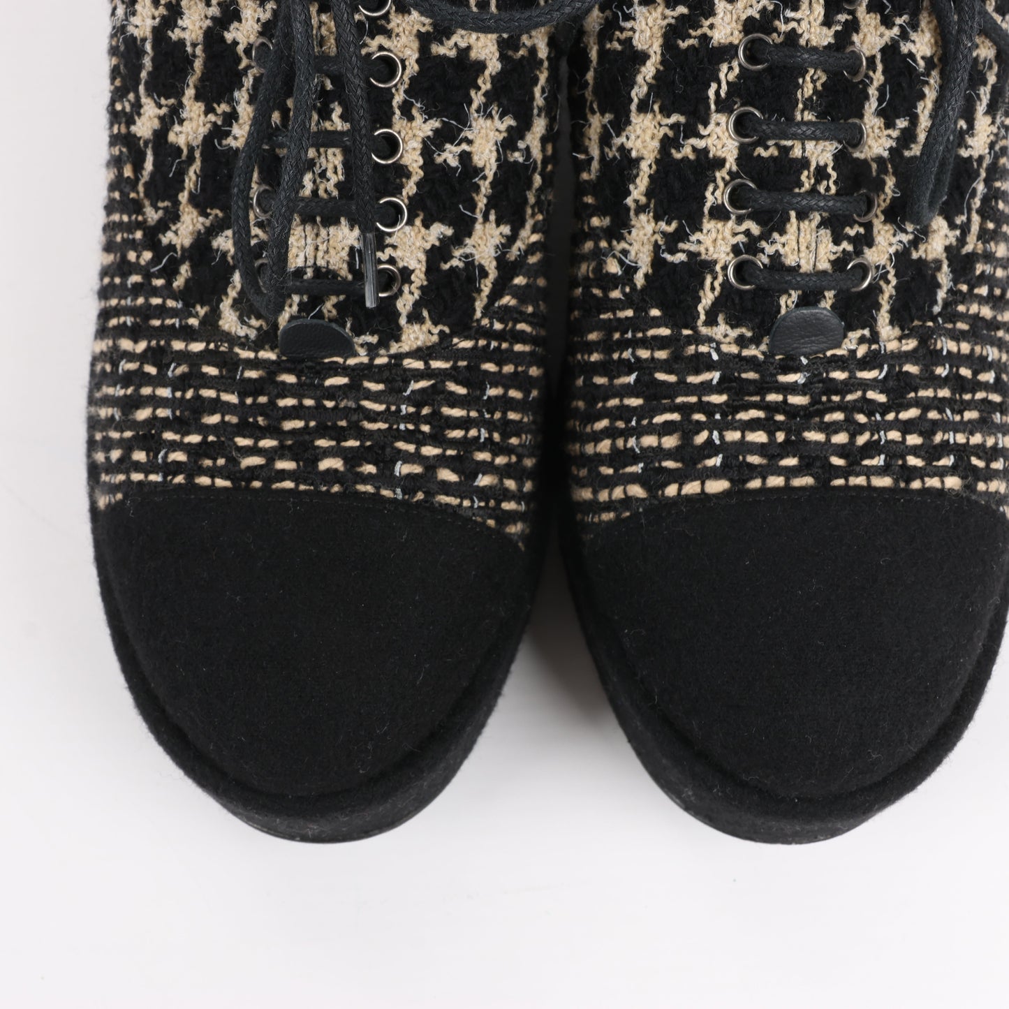 CHANEL Coco Tweed Felt Mark Leder x Stoff Stiefel G31378 in Schwarz x Beige, Größe 37 EU