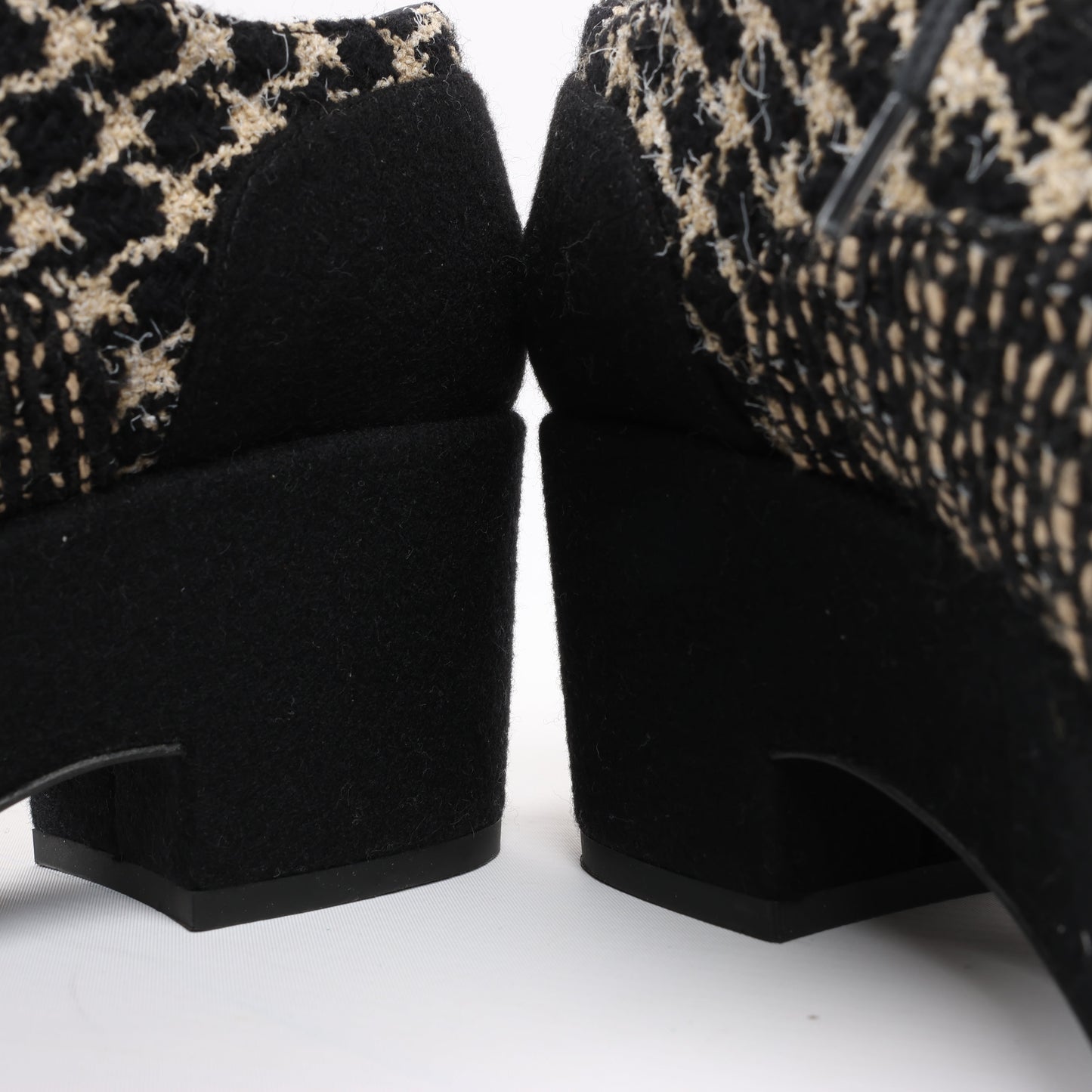 CHANEL Coco Tweed Felt Mark Leder x Stoff Stiefel G31378 in Schwarz x Beige, Größe 37 EU