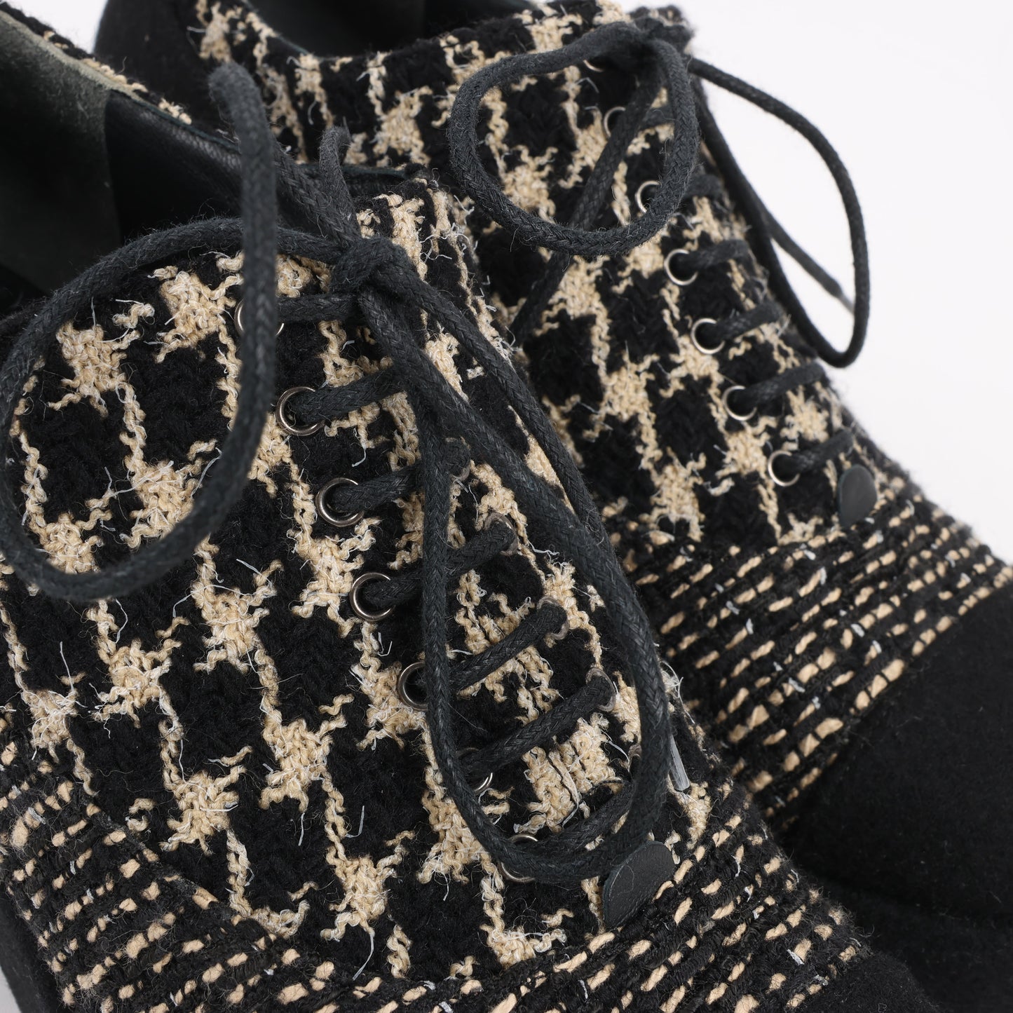 CHANEL Coco Tweed Felt Mark Leder x Stoff Stiefel G31378 in Schwarz x Beige, Größe 37 EU