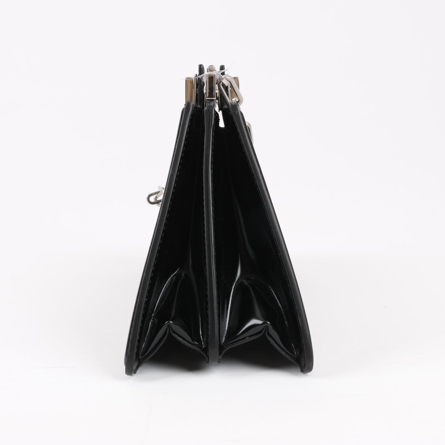 Fendi Peekaboo Cuts Lackleder-Umhängetasche mit Kette in Schwarz 8BN340