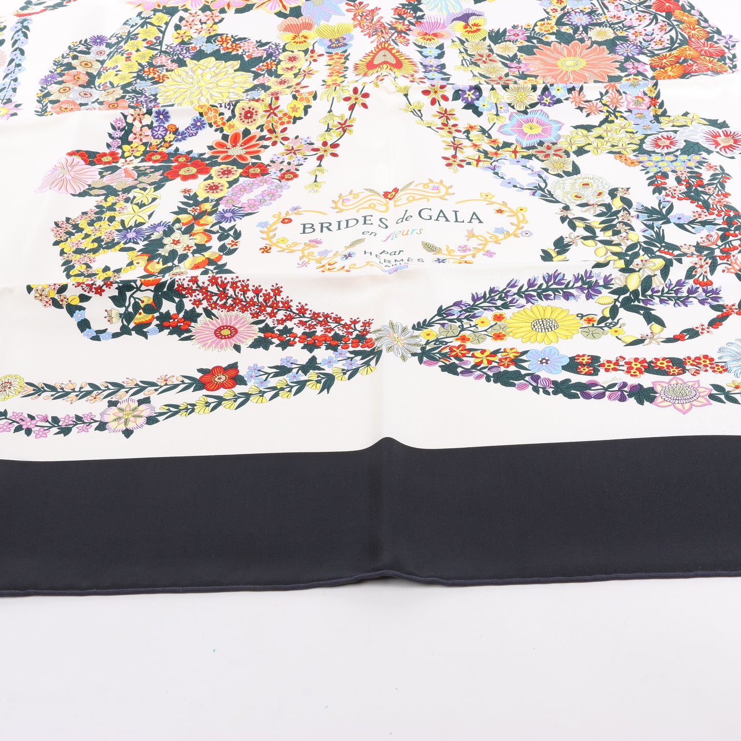 Hermès Carré 90 Seidenschal „BRIDES DE GALA EN FLEUR“.