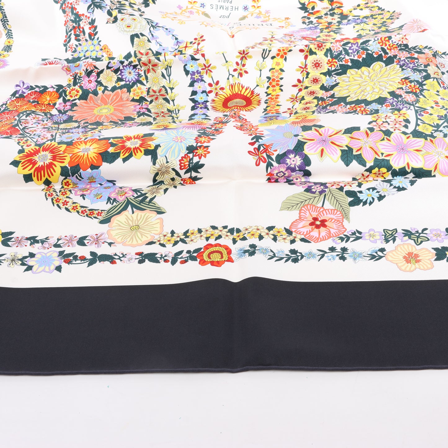 Hermès Carré 90 Seidenschal „BRIDES DE GALA EN FLEUR“.