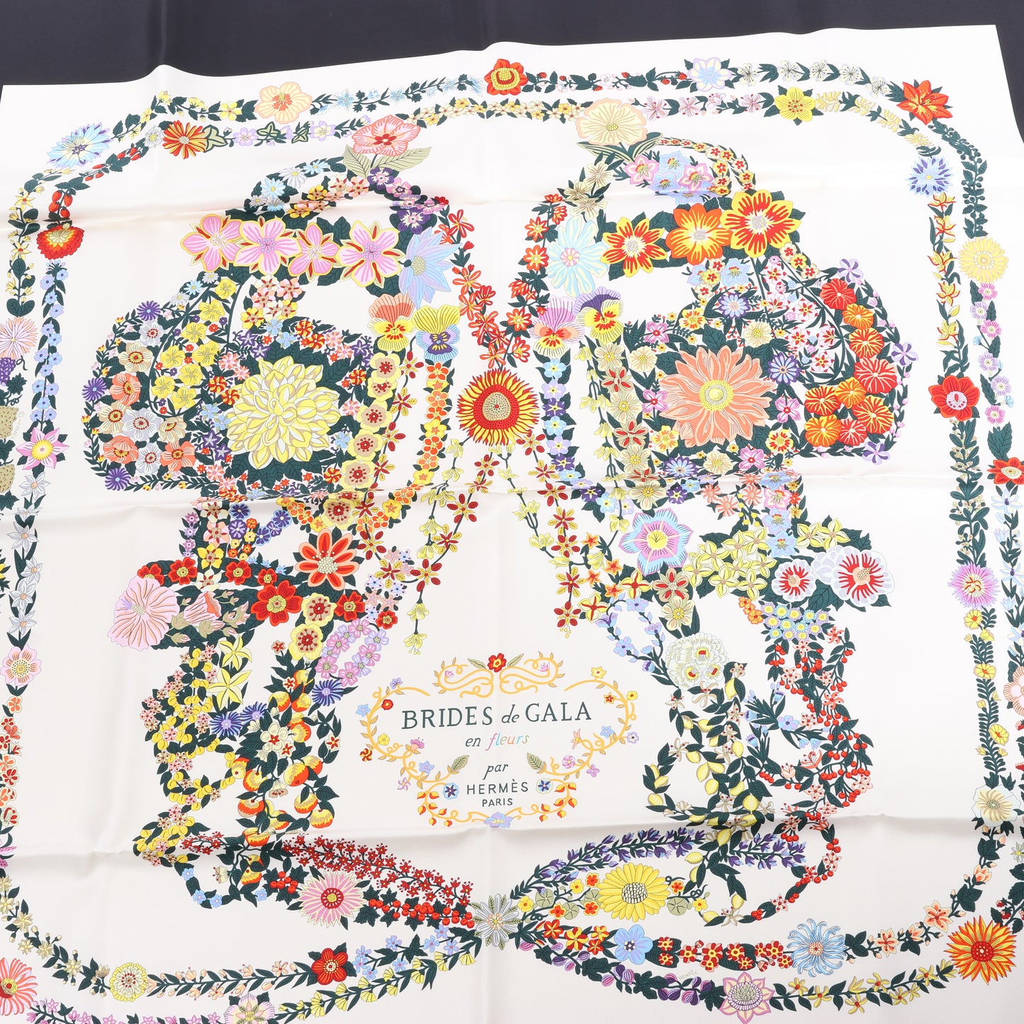 Hermès Carré 90 Seidenschal „BRIDES DE GALA EN FLEUR“.
