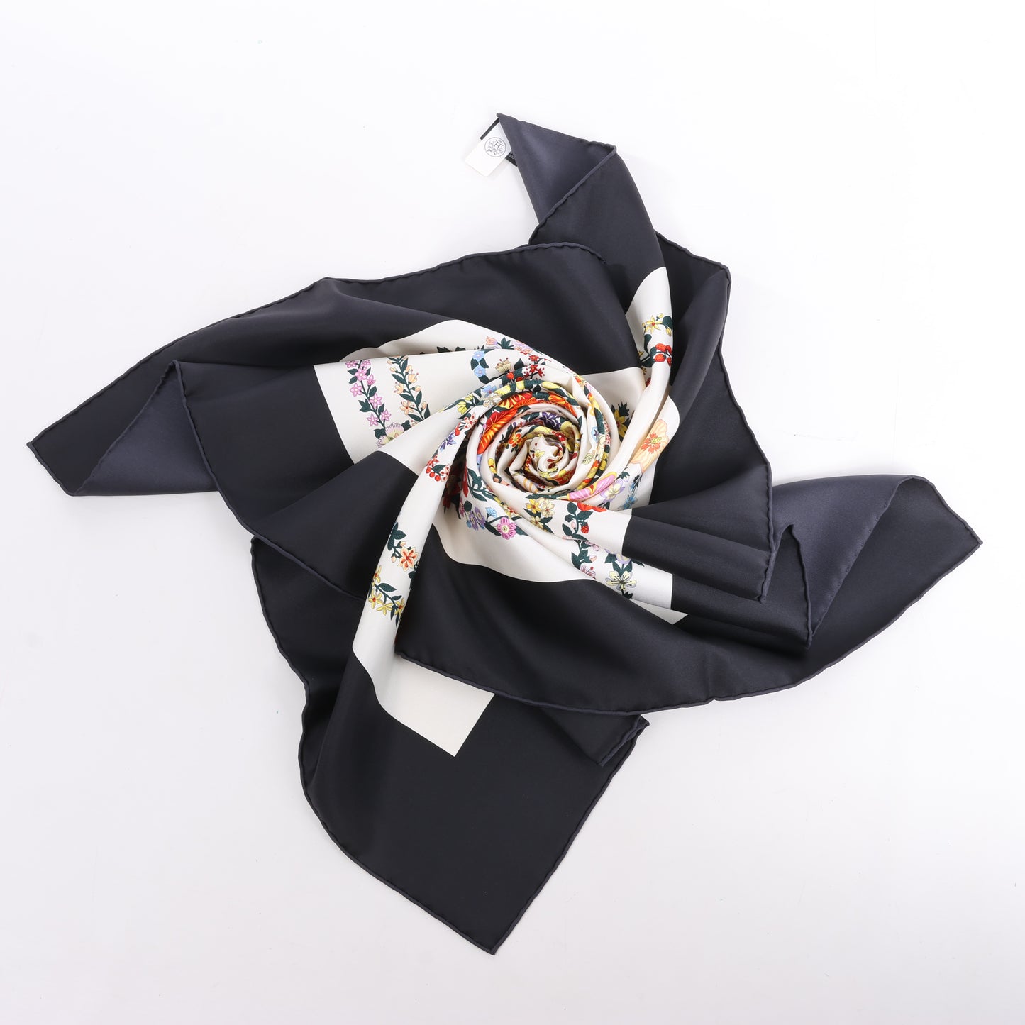 Hermès Carré 90 Seidenschal „BRIDES DE GALA EN FLEUR“.