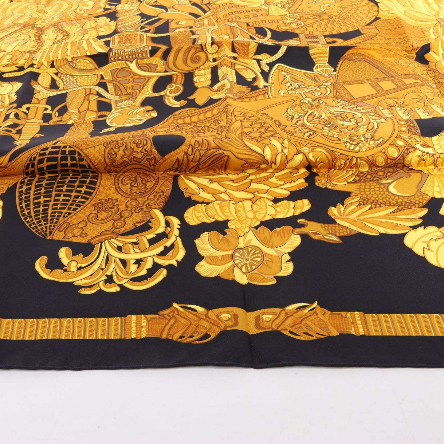 Hermès Carré 90 Seidenschal „ARMETS en PANACHE“.