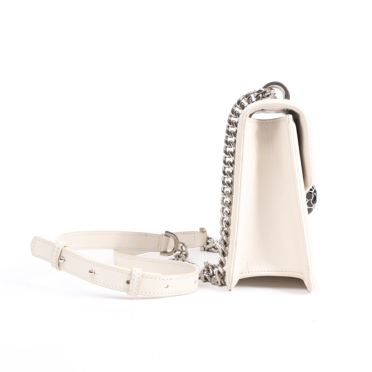 BVLGARI Serpenti Schultertasche aus Leder mit Kette in Weiß