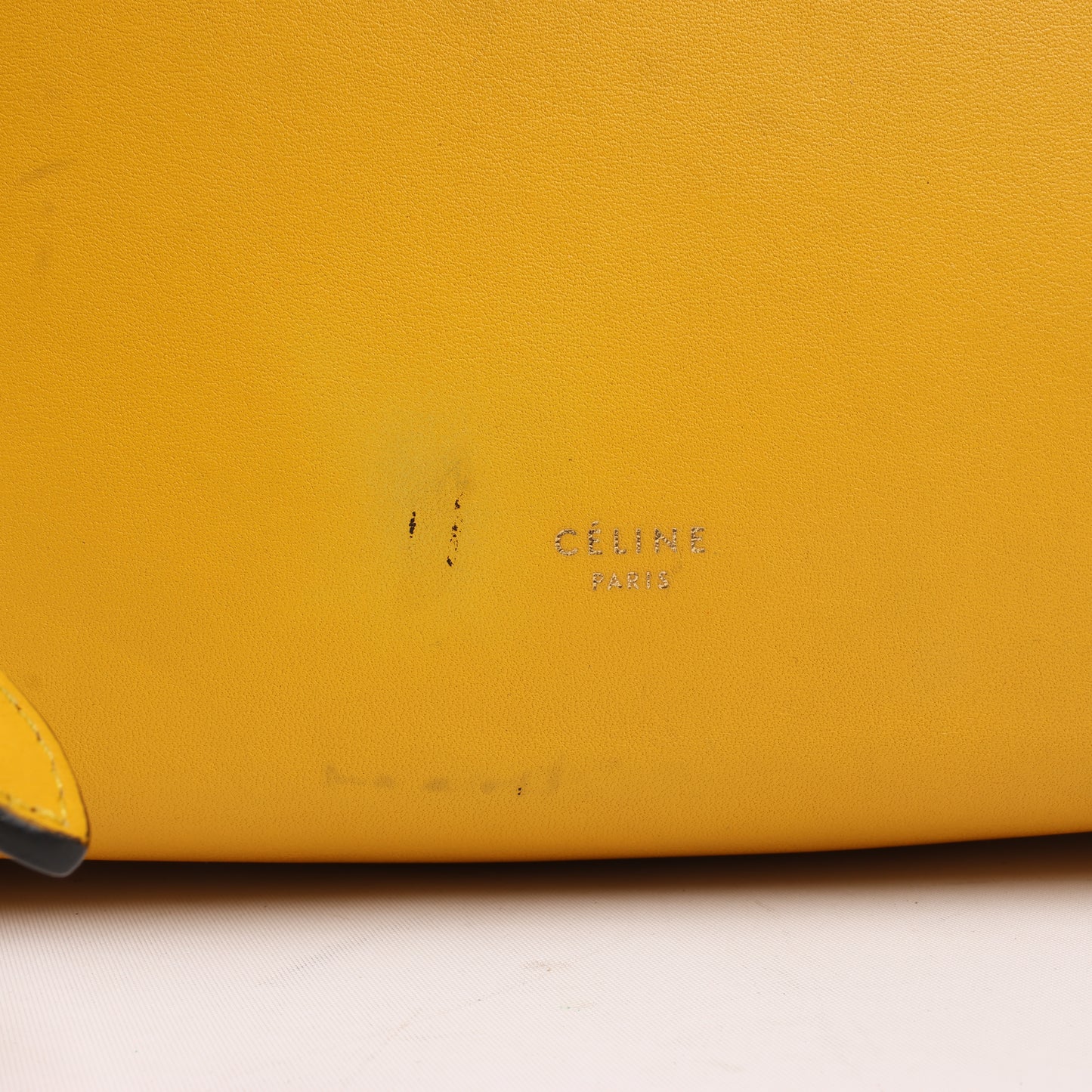 CELINE – 2-Wege-Handtasche aus glattem Kalbsleder in Gelb