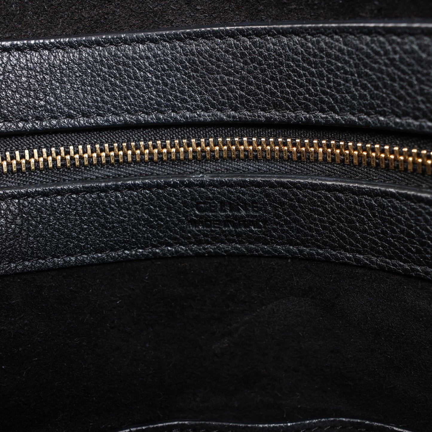 Celine Cabas Phantom, kleine Schultertasche aus schwarzem Leder