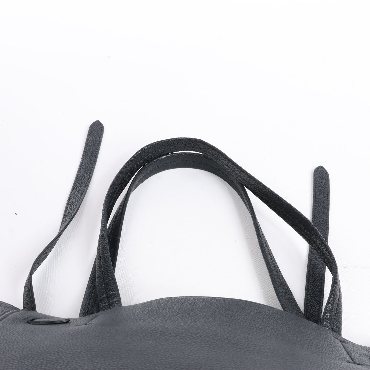 Celine Cabas Phantom, kleine Schultertasche aus schwarzem Leder