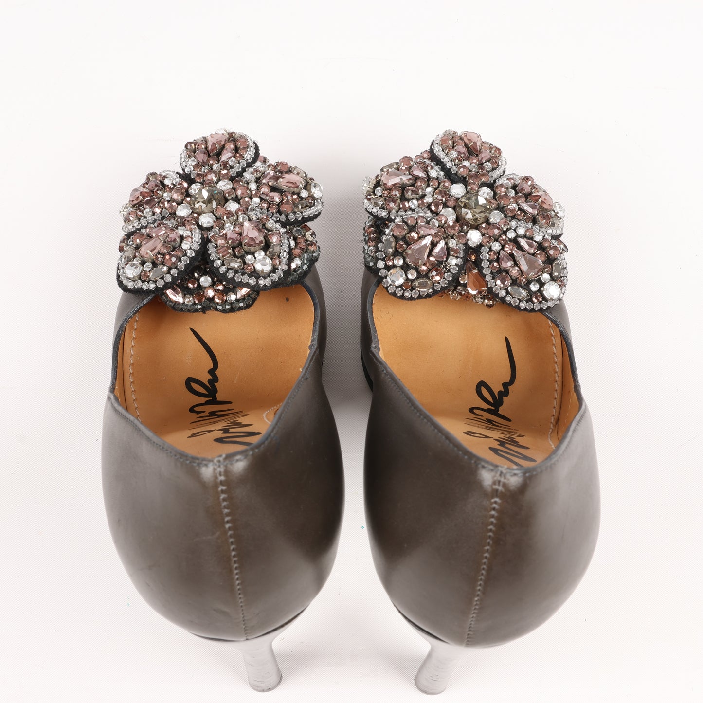 Lanvin Paris Plateau-Pumps aus Leder mit Schmucksteinverzierung in Grau, Größe 37,5