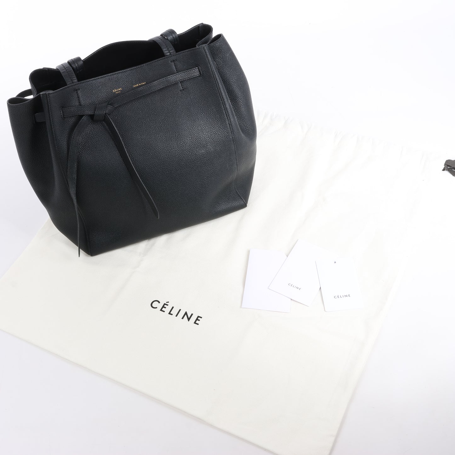 Celine Cabas Phantom, kleine Schultertasche aus schwarzem Leder
