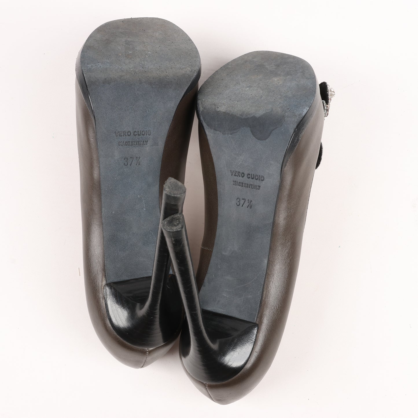 Lanvin Paris Plateau-Pumps aus Leder mit Schmucksteinverzierung in Grau, Größe 37,5