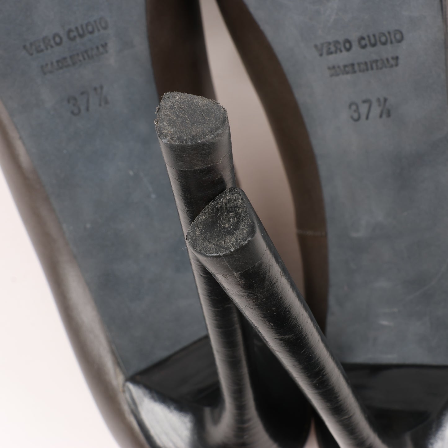 Lanvin Paris Plateau-Pumps aus Leder mit Schmucksteinverzierung in Grau, Größe 37,5