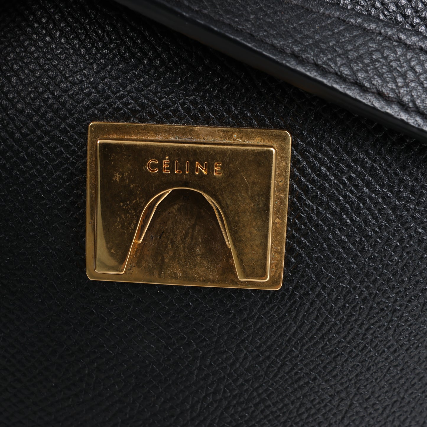 CELINE Gürteltasche aus genarbtem Kalbsleder, Micro 2Way Handtasche in Schwarz