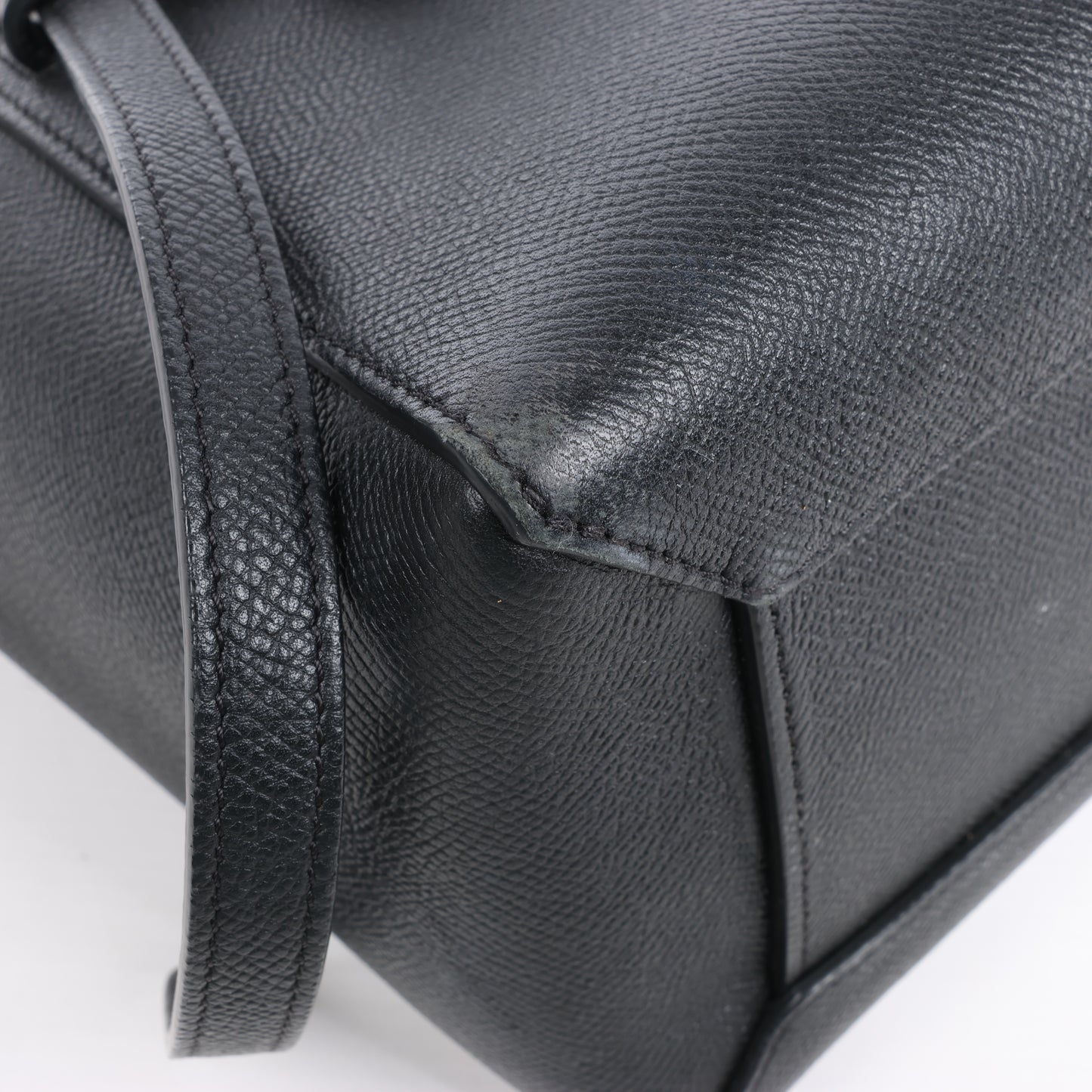 CELINE Gürteltasche aus genarbtem Kalbsleder, Micro 2Way Handtasche in Schwarz