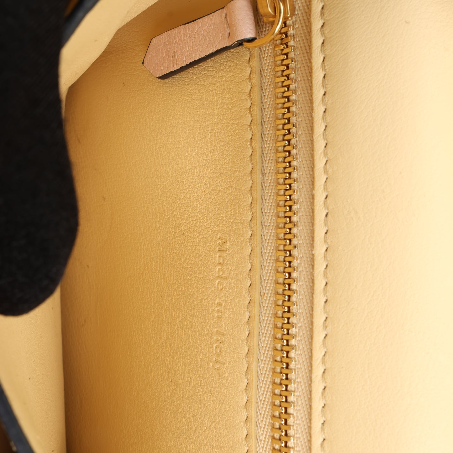CELINE Classic Box kleine Umhängetasche aus Leder in Puderbeige