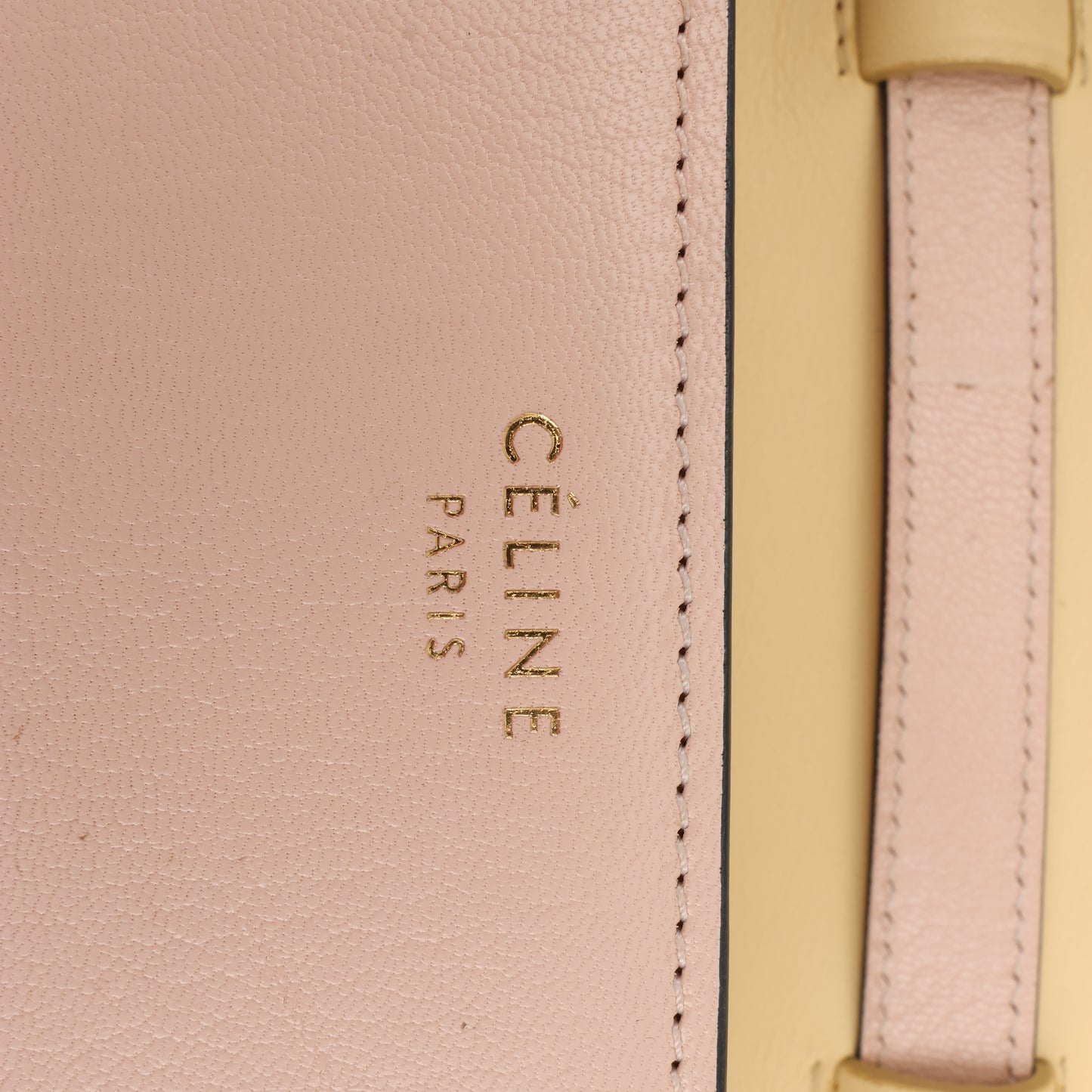 CELINE Classic Box kleine Umhängetasche aus Leder in Puderbeige