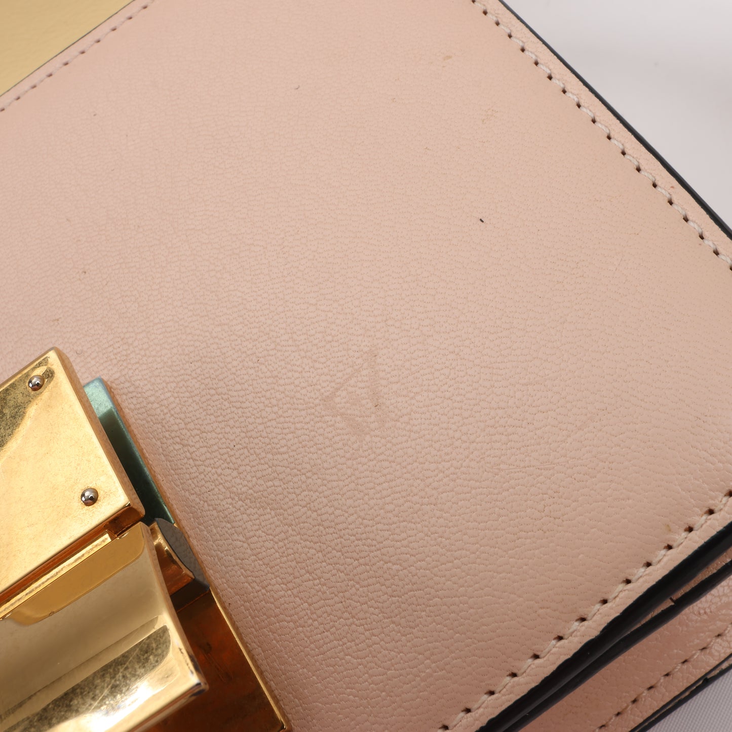 CELINE Classic Box kleine Umhängetasche aus Leder in Puderbeige