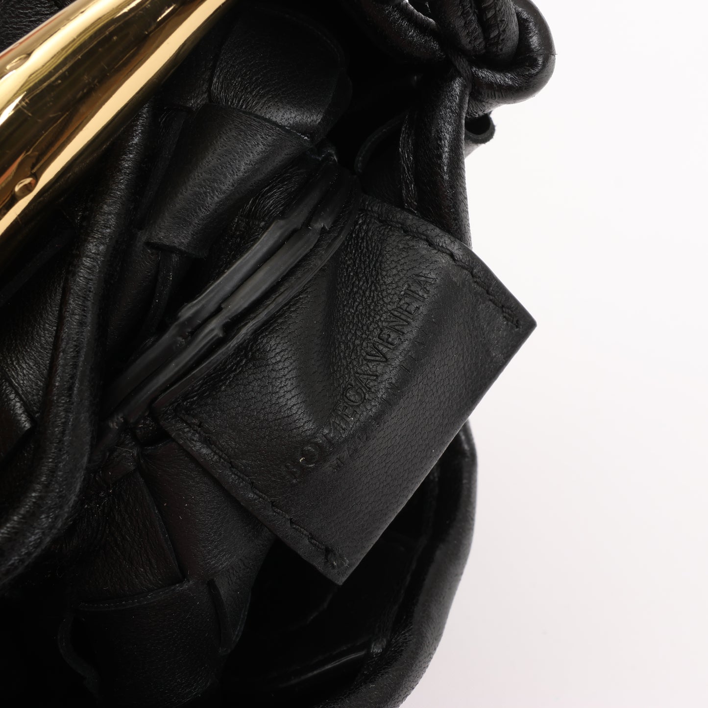 Bottega Veneta Intrecciato Sardines Leder Umhängetasche in Schwarz