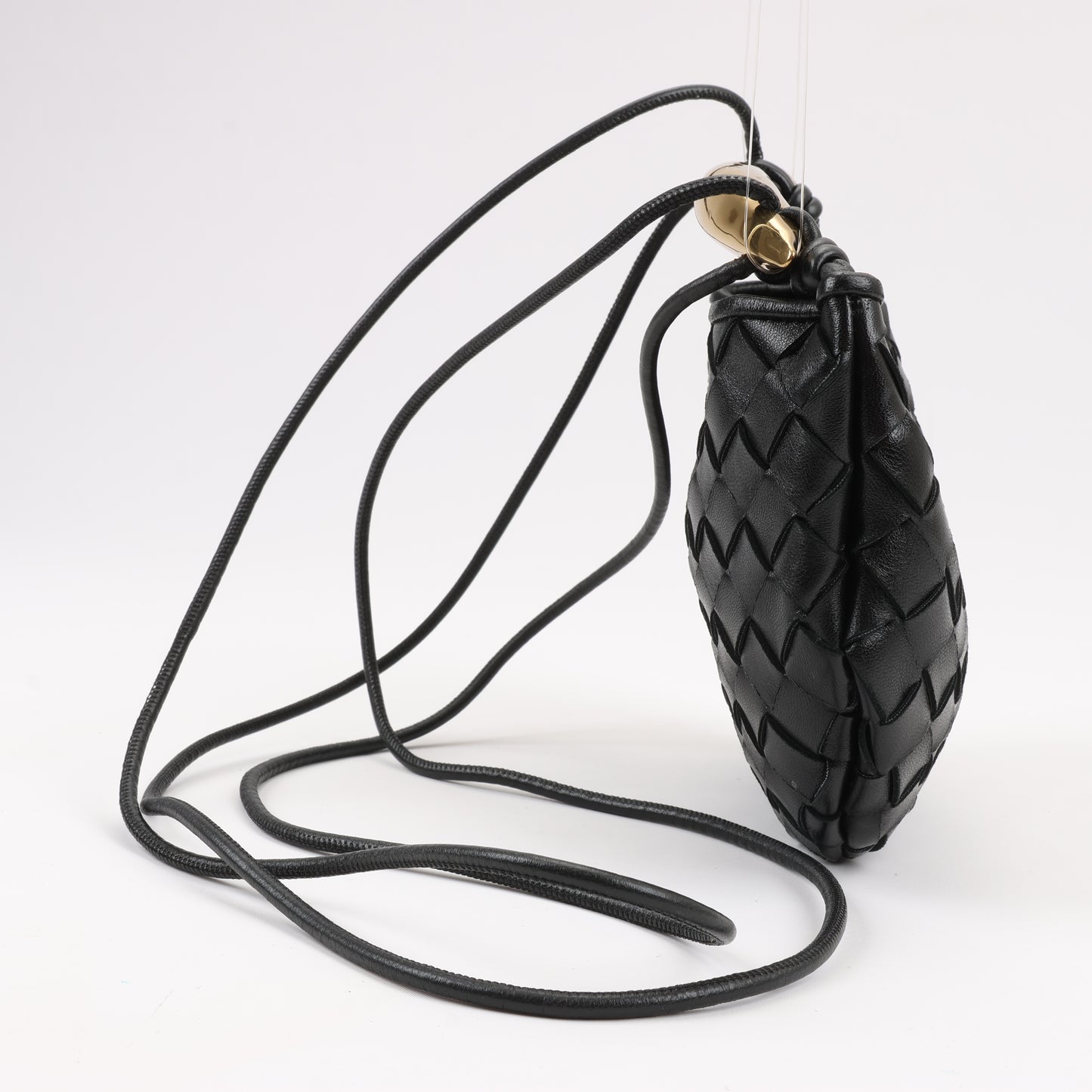 Bottega Veneta Intrecciato Sardines Leder Umhängetasche in Schwarz