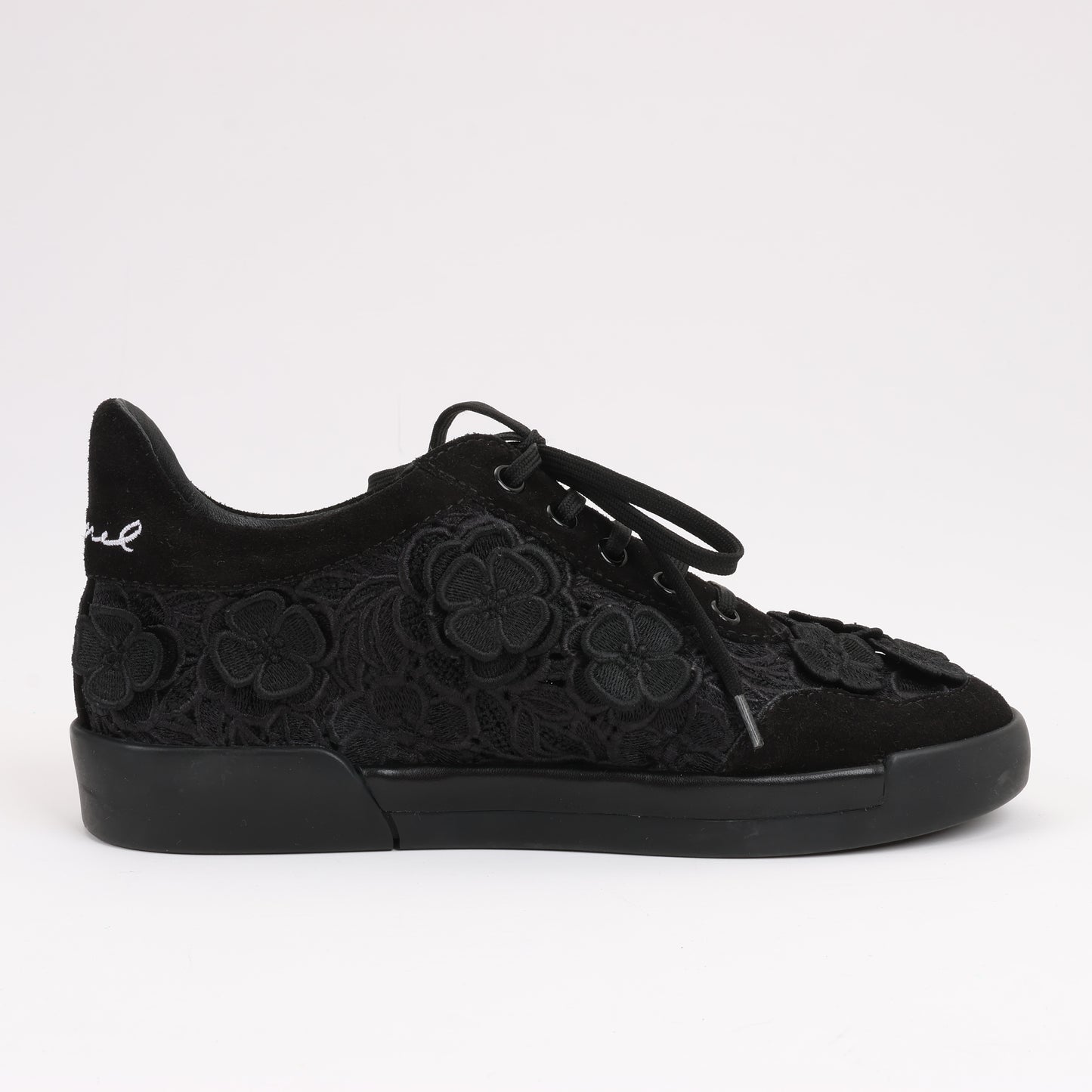 CHANEL Camelia Lace x Wildleder Sneakers in Schwarz G34815, Größe 37