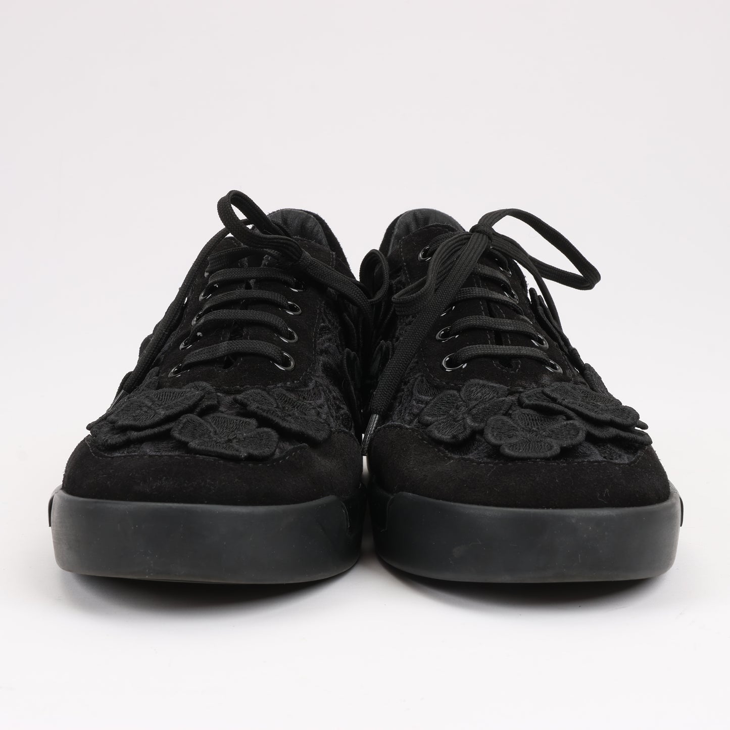 CHANEL Camelia Lace x Wildleder Sneakers in Schwarz G34815, Größe 37