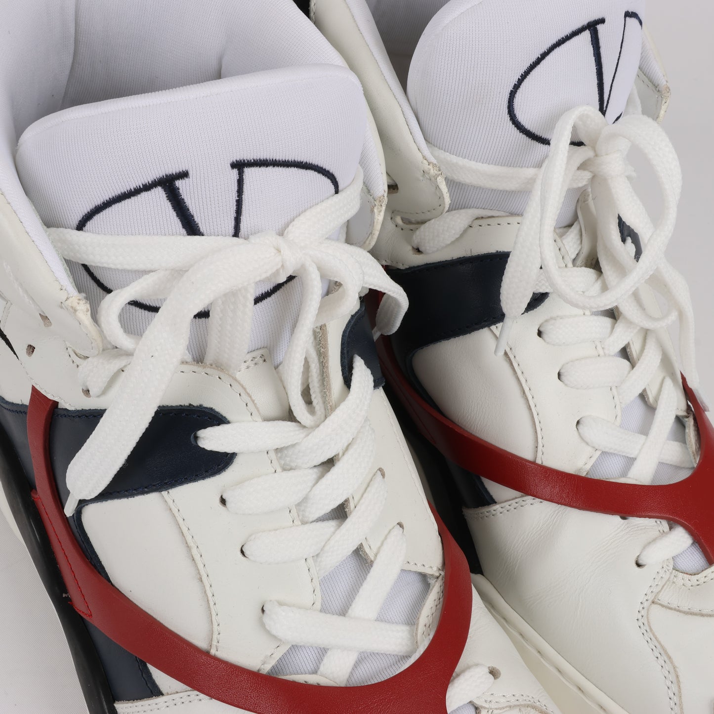Valentino Garavani High-Top-Sneakers aus Leder in Mehrfarbig, Größe 44 EU